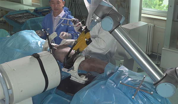 12 參與863課題手術(shù)機(jī)器(qi)人(ren)研髮(fa)11.jpg 12 參與863課題手術(shù)機(jī)器(qi)人(ren)研髮(fa)11.jpg