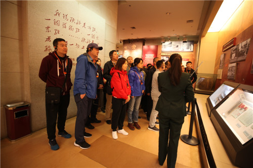 2 參觀延安(an)革命紀念館.jpg